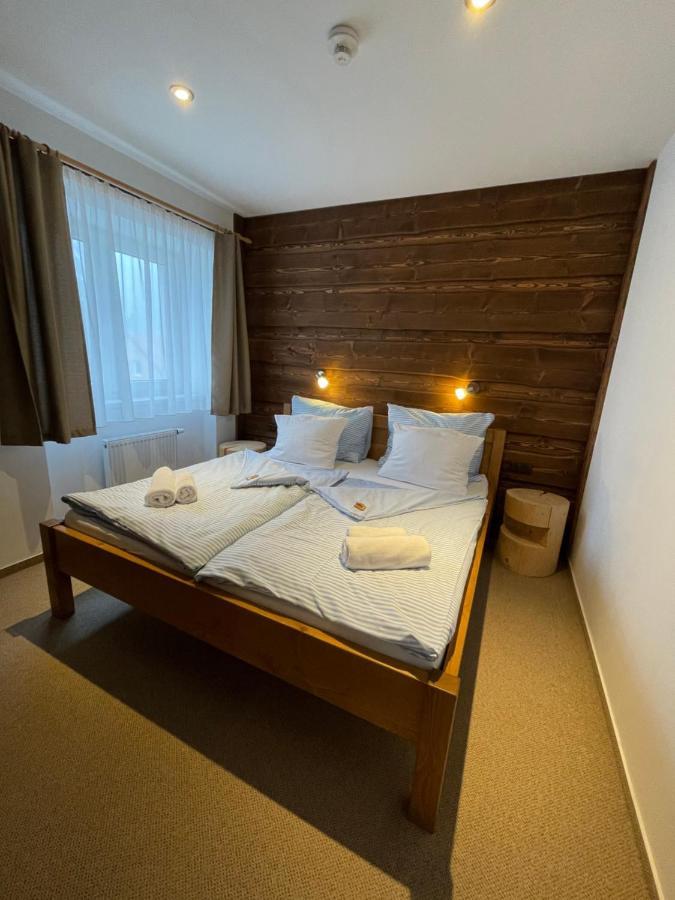 Hotel Kristian Kubova Huť Exterior foto